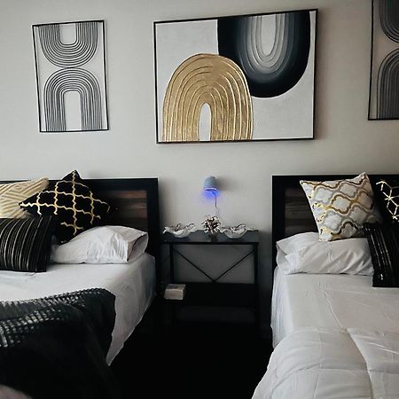 Stylish Cozy Quiet Family Retreat And Romantic Getaway Sleeps Up To 7 With Fast Wifi, Free Parking, Work Station, Alexa Enabled, Fenced In Backyard For Pets Grill Party Patio, Porch, Beach, Canal, Stadium,Boardwalk Restaurants, And Much More! Atlantic City Buitenkant foto