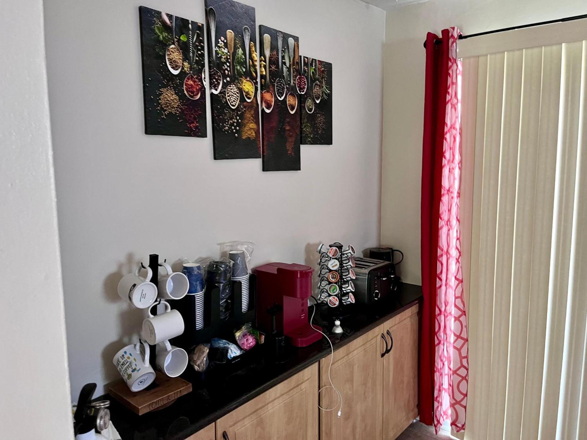 Stylish Cozy Quiet Family Retreat And Romantic Getaway Sleeps Up To 7 With Fast Wifi, Free Parking, Work Station, Alexa Enabled, Fenced In Backyard For Pets Grill Party Patio, Porch, Beach, Canal, Stadium,Boardwalk Restaurants, And Much More! Atlantic City Buitenkant foto