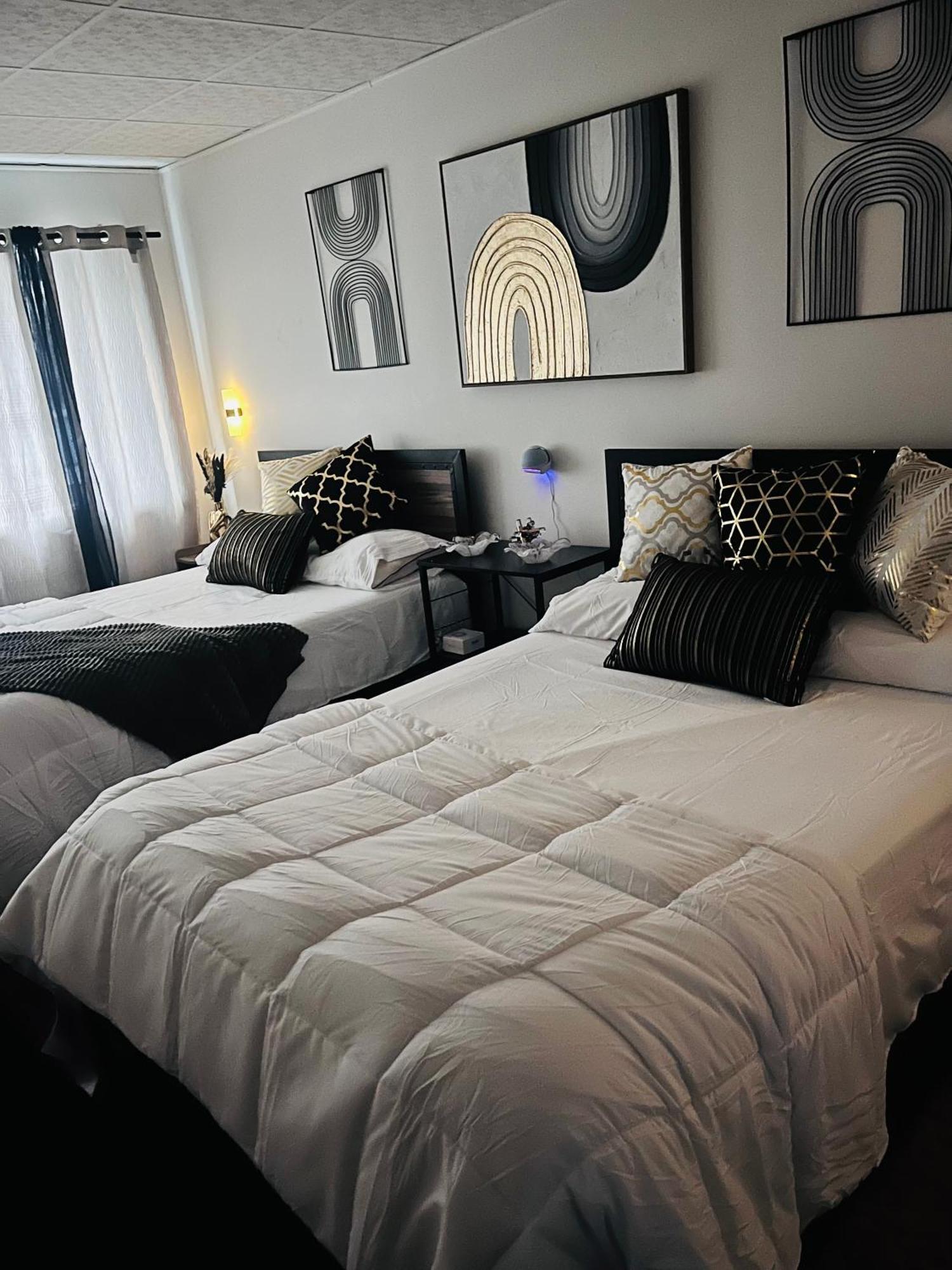 Stylish Cozy Quiet Family Retreat And Romantic Getaway Sleeps Up To 7 With Fast Wifi, Free Parking, Work Station, Alexa Enabled, Fenced In Backyard For Pets Grill Party Patio, Porch, Beach, Canal, Stadium,Boardwalk Restaurants, And Much More! Atlantic City Buitenkant foto