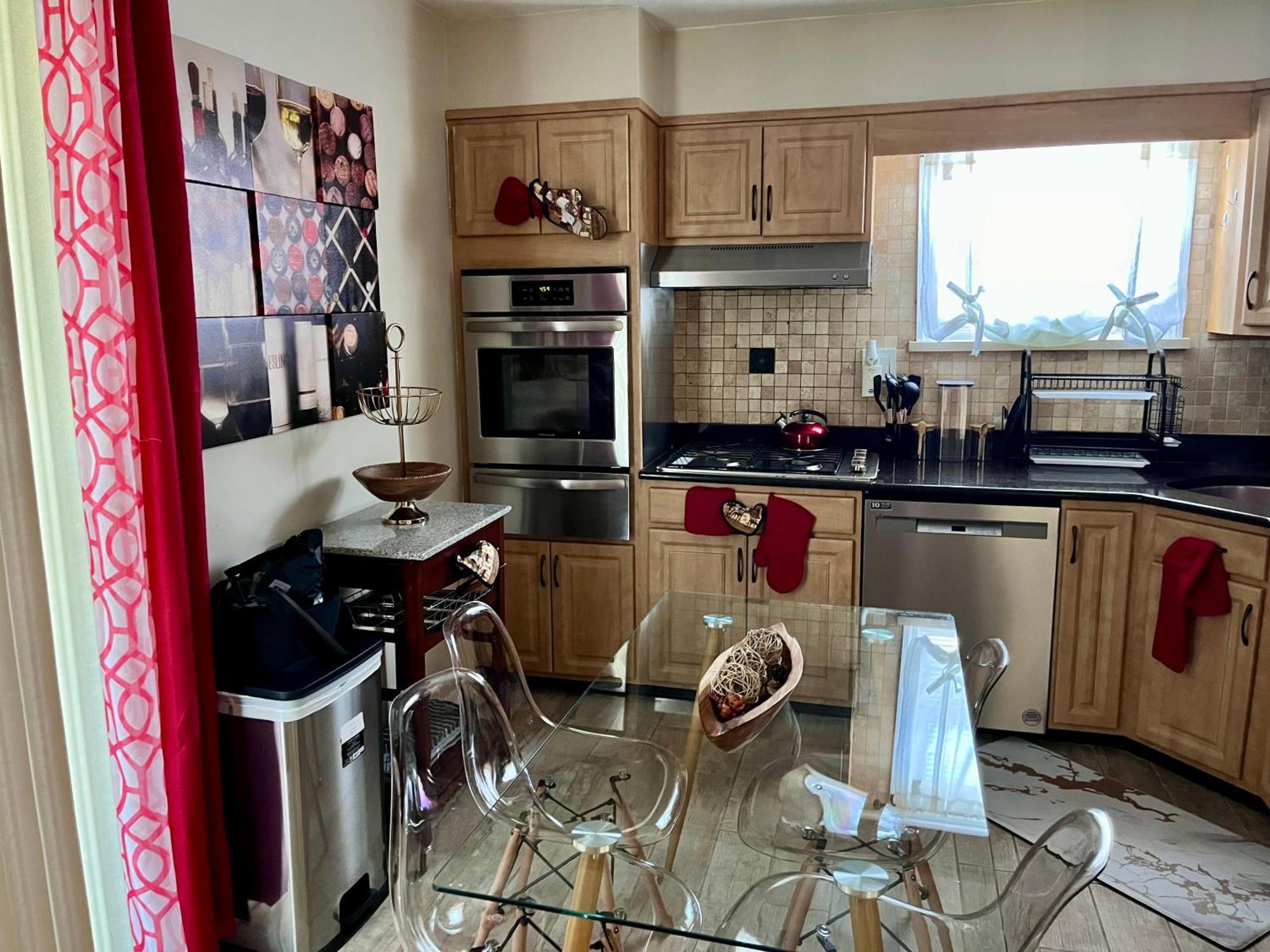 Stylish Cozy Quiet Family Retreat And Romantic Getaway Sleeps Up To 7 With Fast Wifi, Free Parking, Work Station, Alexa Enabled, Fenced In Backyard For Pets Grill Party Patio, Porch, Beach, Canal, Stadium,Boardwalk Restaurants, And Much More! Atlantic City Buitenkant foto