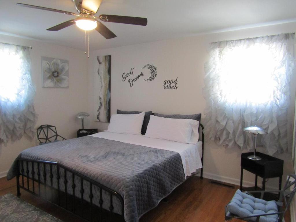 Stylish Cozy Quiet Family Retreat And Romantic Getaway Sleeps Up To 7 With Fast Wifi, Free Parking, Work Station, Alexa Enabled, Fenced In Backyard For Pets Grill Party Patio, Porch, Beach, Canal, Stadium,Boardwalk Restaurants, And Much More! Atlantic City Buitenkant foto